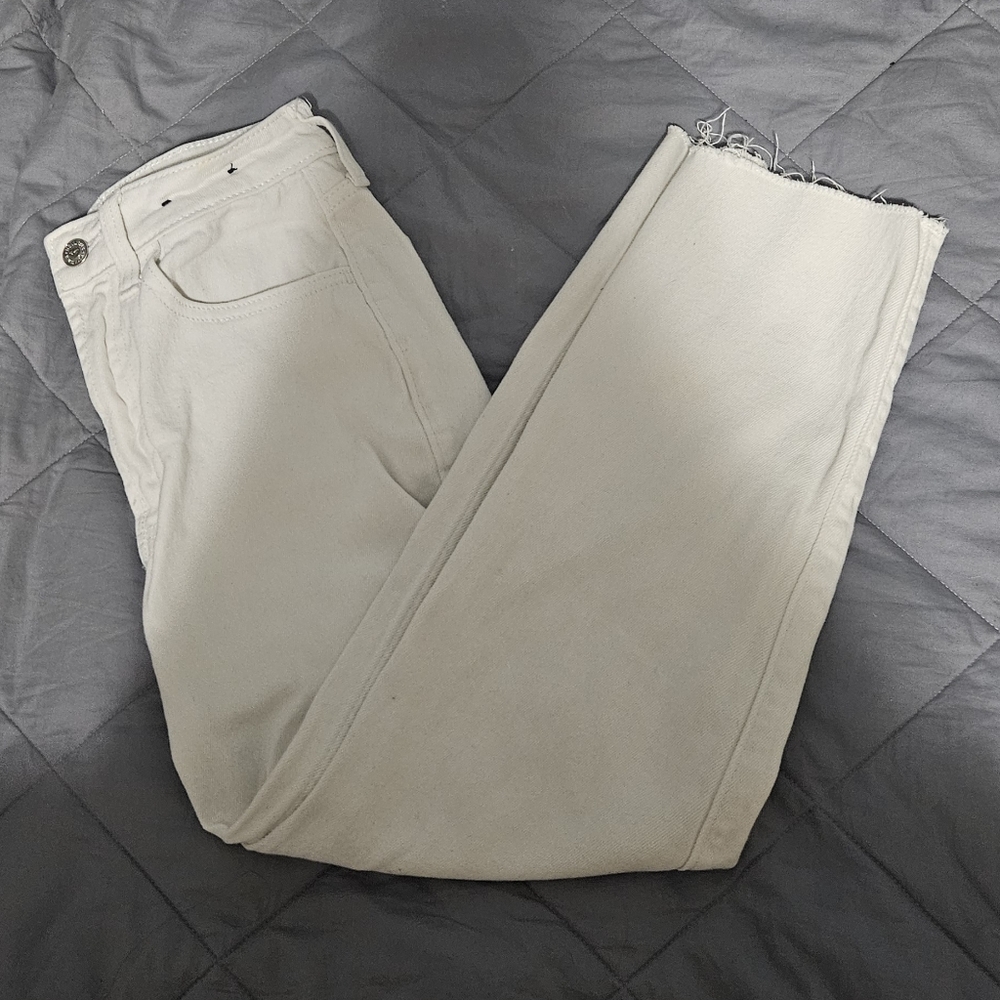 Hollister; 0s, w24, L25; white